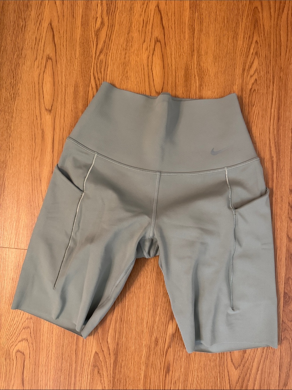 Nike High-Waist universa Bike Shorts with Side Pockets - Sage